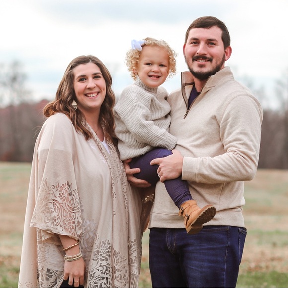 Meet your Posher, Casandra - Picture 2 of 3